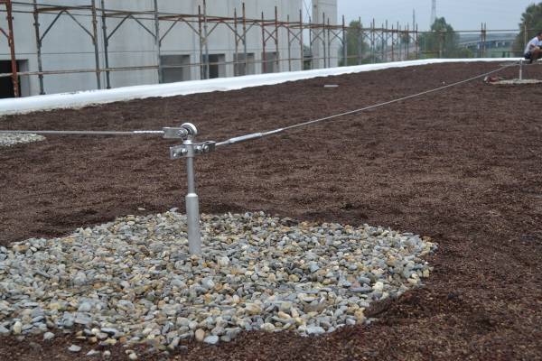 PTV de SICURPAL: Un système antichute autoportant dévéloppé pour les toitures vertes